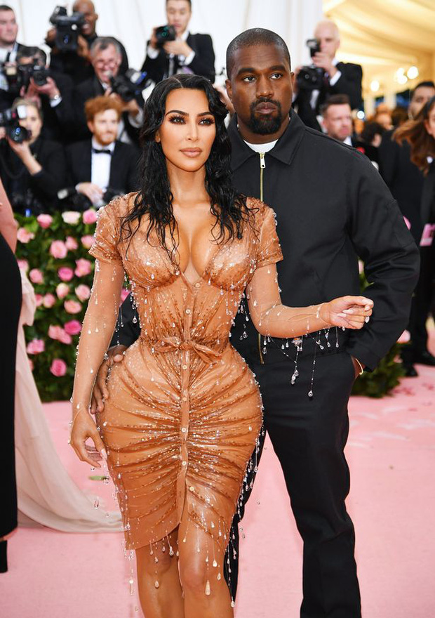 Kim Kardashian phẫn nộ vì Kanye West kể chuyện cô phá thai trong bài phát biểu tranh cử Tổng thống, cả gia tộc sốc nặng - Ảnh 3.