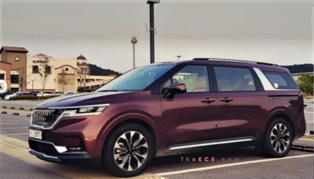 Cận kề ngày ra mắt, Kia Sedona mới lại lộ diện ngoài đời thực - Ảnh 1.