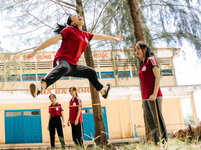 Chụp kỷ yếu ngay giờ thể dục, ý tưởng 0 đồng mà cho ra đời bộ ảnh ra gì và này nọ phết - Ảnh 6.