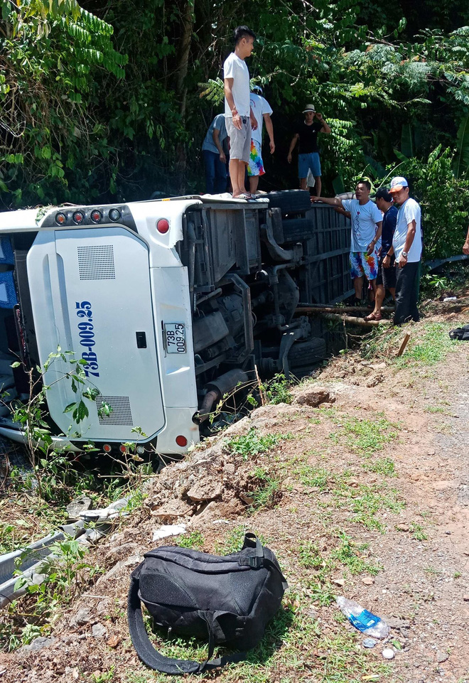 Tai nạn kinh hoàng ở Quảng Bình khiến 15 người chết: Tài xế không có bằng lái xe 47 chỗ, camera hành trình mất tín hiệu - Ảnh 3.