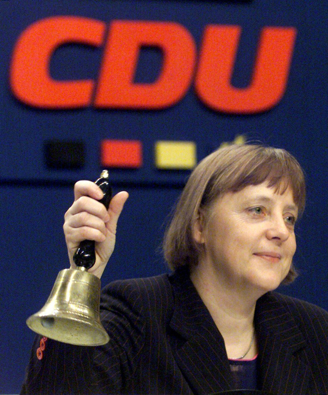 Mặc tương lai mơ hồ của đảng cầm quyền Đức, Thủ tướng Merkel trở lại huy hoàng trong vai trò nhà lãnh đạo khủng hoảng - Ảnh 1.