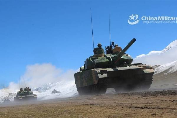 T-90S của Ấn Độ ‘gặp khó’ trước tăng Type 15 của Trung Quốc - Ảnh 1.