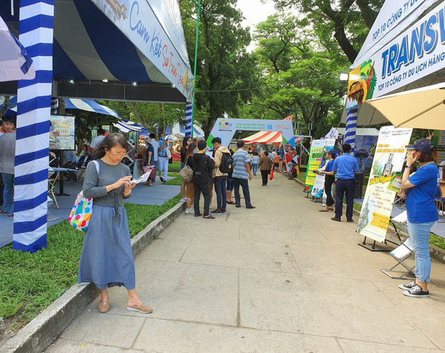 Hàng loạt tour đi Phú Quốc, Nha Trang, Hà Nội… bị hủy vì lo ngại Covid-19 - Ảnh 1.