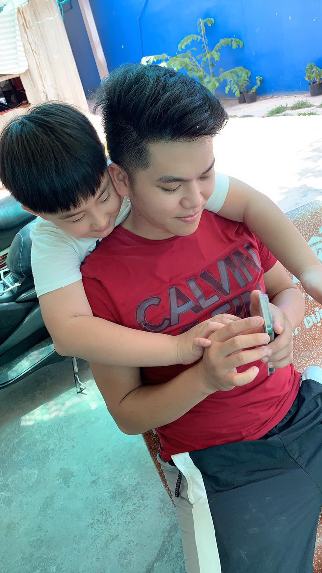 Phản ứng của con sao Việt khi bố mẹ có tình mới: Subeo đầy khoảnh khắc ngọt ngào bên Kim Lý và Đàm Thu Trang, bất ngờ nhất là chia sẻ của con trai Chi Bảo - Ảnh 9.