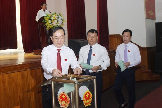 Thành phố Vinh bầu bổ sung 3 phó chủ tịch - Ảnh 1.