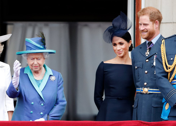 Nữ hoàng Anh bất ngờ bị chỉ trích vì lời tuyên bố của cháu dâu Meghan Markle, cuộc chiến hoàng gia bây giờ mới thật sự bùng nổ? - Ảnh 1.