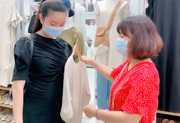 Chưa ch&iacute;nh thức l&ecirc;n xe hoa, Thu&yacute; V&acirc;n đ&atilde; được mẹ chồng nu&ocirc;ng chiều hết mực: Sướng nhất n&agrave;ng d&acirc;u m&ugrave;a h&egrave; rồi! - Ảnh 3.