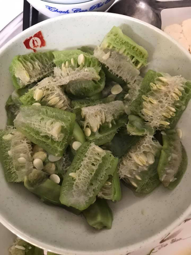 Cô gái luộc mướp cho chồng ăn nhưng cư dân mạng đều khuyên mang đi... chà nồi, có người lại khen nhai cái này sạch răng phải biết - Ảnh 1. Cô gái luộc mướp cho chồng ăn nhưng cư dân mạng đều khuyên mang đi... chà nồi, có người lại khen nhai cái này sạch răng phải biết - Ảnh 1.