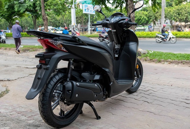 Chi tiết Honda SH300i Total Black 2020 đầu tiên về Việt Nam: Nhập Ý, giá trên dưới 300 triệu đồng - Ảnh 3.