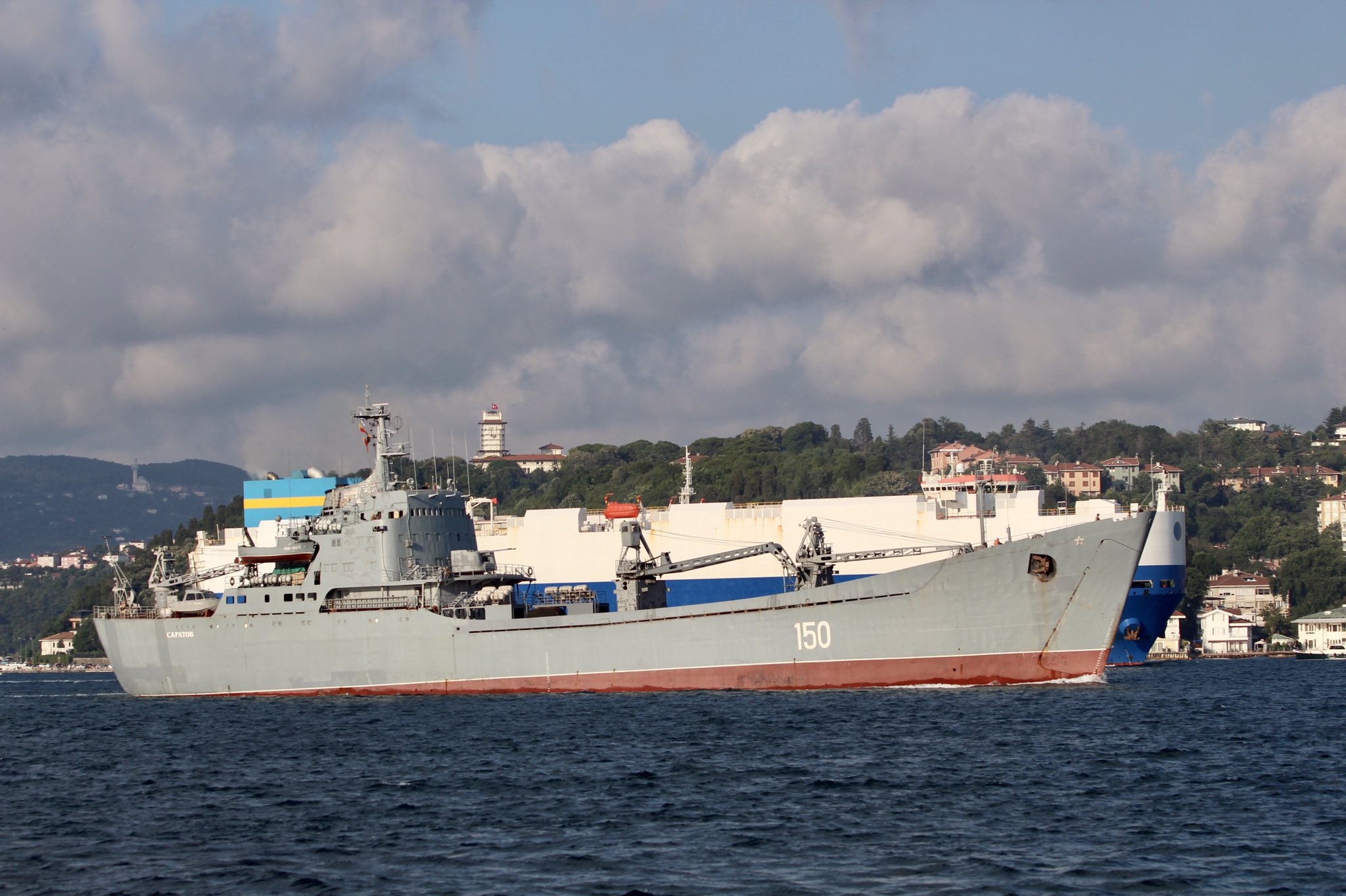 Видное судно. БДК Саратов 1171 тапир. БДК Саратов Тартус. БДК Саратов 150. Российский корабль БДК Саратов.