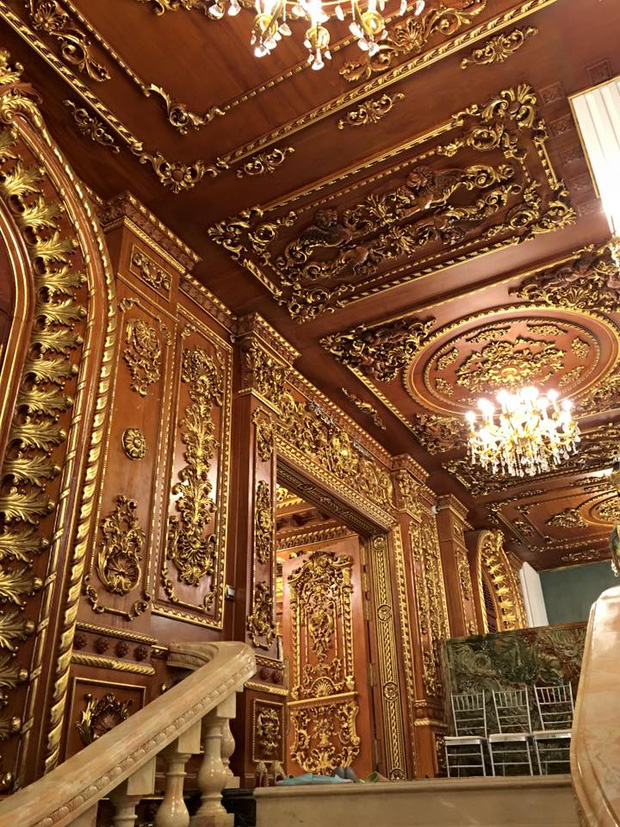 Hé lộ 1 góc nội thất lâu đài đại gia Hà Nội, chỉ phần ốp gỗ mạ vàng đã thấy quy mô khủng - Ảnh 4.