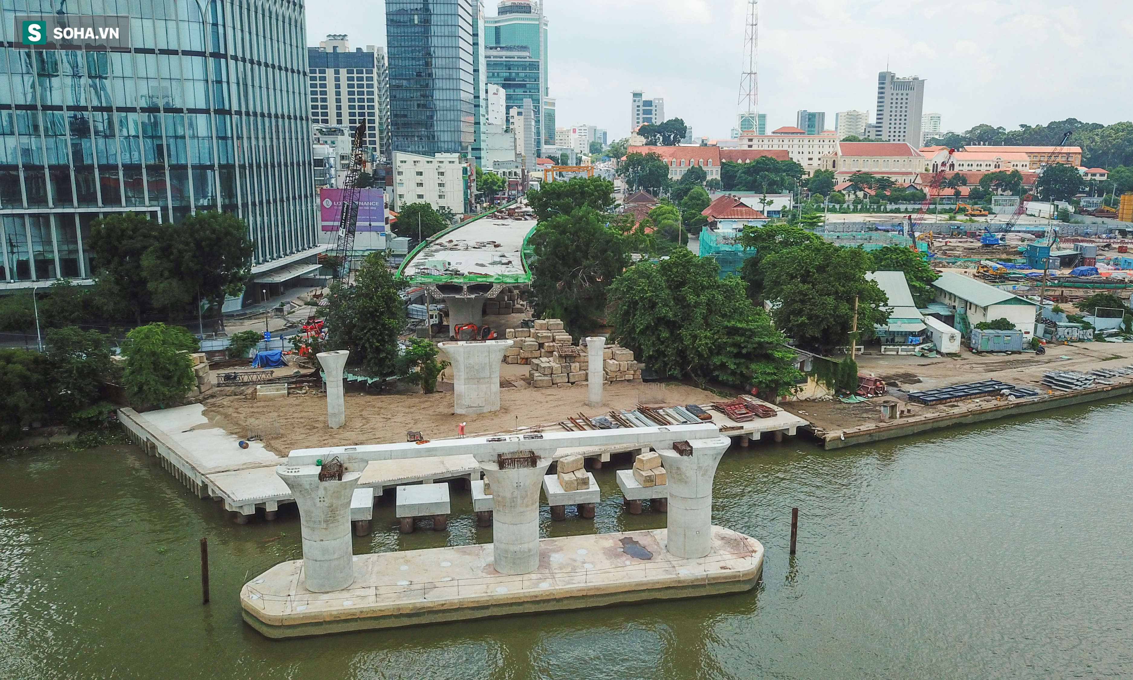 Cầu Thủ Thiêm 2 vươn mình ra sông Sài Gòn, lộ hình dáng khi nhìn từ trên cao - Ảnh 9.