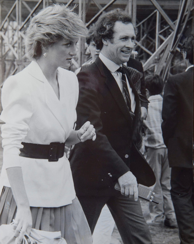 Bí mật bên trong căn phòng phủ kín chăn bảo vệ thi thể Công nương Diana và bức ảnh cuối cùng về bà không bao giờ được phép đăng tải - Ảnh 1.