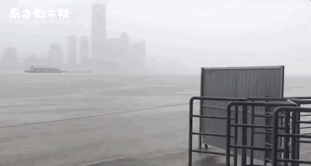 Cuộc sống lao đao của người dân Vũ Hán nửa đầu năm 2020: Dịch bệnh nguôi ngoai không bao lâu đã phải oằn mình chống lũ - Ảnh 29. Cuộc sống lao đao của người dân Vũ Hán nửa đầu năm 2020: Dịch bệnh nguôi ngoai không bao lâu đã phải oằn mình chống lũ - Ảnh 29.