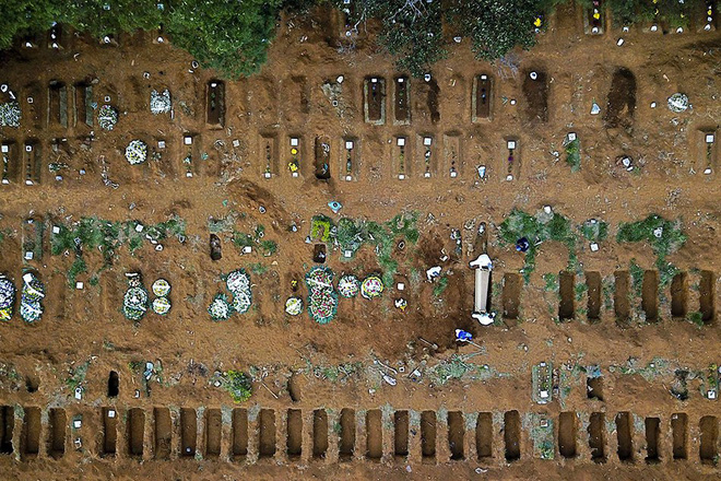 6 tháng hơn nửa triệu người chết, Covid-19 vẫn để lại một bí ẩn cực lớn: Nó thực sự chết chóc đến mức nào? - Ảnh 3. 6 tháng hơn nửa triệu người chết, Covid-19 vẫn để lại một bí ẩn cực lớn: Nó thực sự chết chóc đến mức nào? - Ảnh 3.