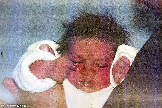 Người mẹ bị kẻ xấu tiếp cận bắt cóc con gái mới sinh, đau khổ suốt 18 năm mới biết đứa trẻ sống cách nhà chỉ hơn 1 cây số - Ảnh 4. Người mẹ bị kẻ xấu tiếp cận bắt cóc con gái mới sinh, đau khổ suốt 18 năm mới biết đứa trẻ sống cách nhà chỉ hơn 1 cây số - Ảnh 4.