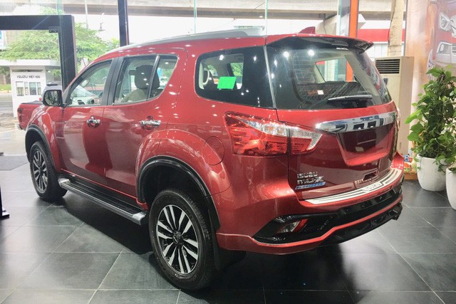 Isuzu mu-X giảm giá kỷ lục còn hơn 700 triệu đồng để chạy phí trước bạ, rẻ nhất phân khúc - Ảnh 2.