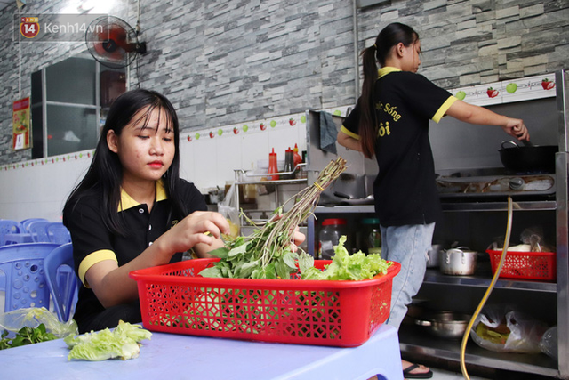 2 khu phố ẩm thực nổi tiếng ở Sài Gòn: Chỗ vắng vẻ đìu hiu, nơi tấp nập khách nhưng bán dưới 25 triệu một đêm vẫn lỗ - Ảnh 15.