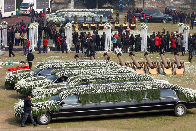 Đám tang của đại gia Trung Quốc: Chi hơn 16 tỷ đồng tổ chức tang lễ xa xỉ và câu chuyện người giàu phô trương thân thế địa vị - Ảnh 4.