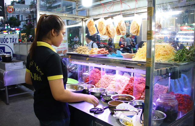 2 khu phố ẩm thực nổi tiếng ở Sài Gòn: Chỗ vắng vẻ đìu hiu, nơi tấp nập khách nhưng bán dưới 25 triệu một đêm vẫn lỗ - Ảnh 10.