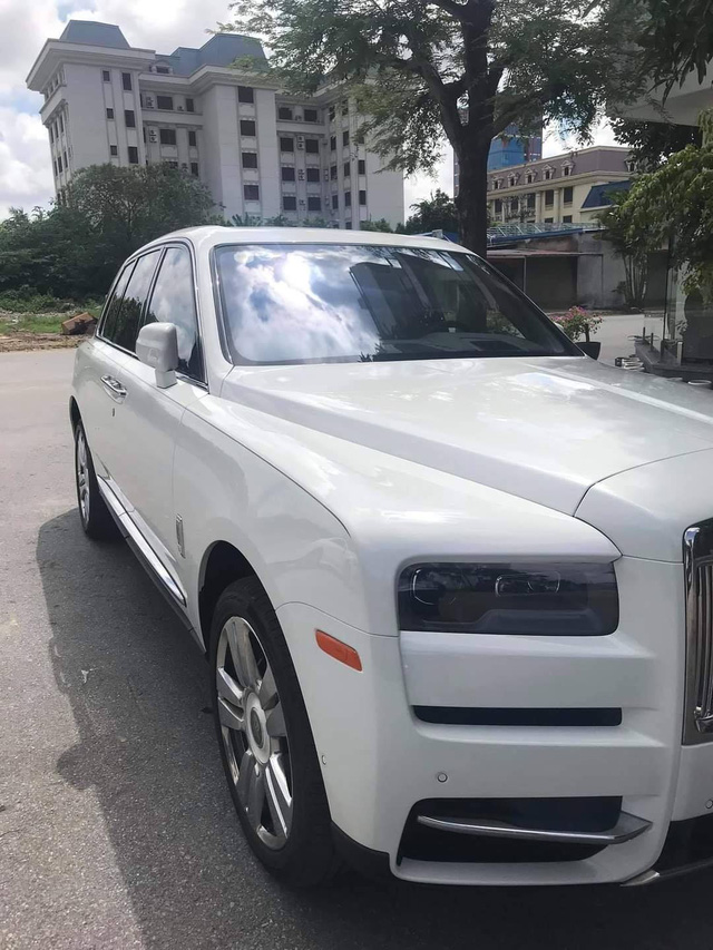 Sau siêu xe RollsRoyce Cullinan thêm chiếc Mercedes Benz GLS bị bỏ quên 5  năm tại cảng Hải Phòng