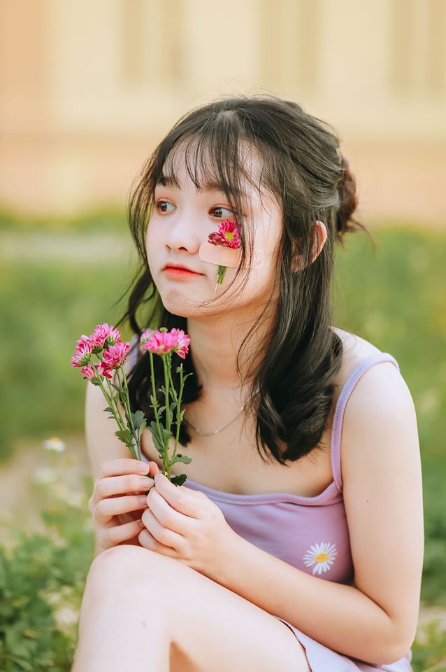Nữ sinh Nghệ An gây chú ý vì cái nhăn mặt xinh đẹp trong kỳ thi tốt nghiệp THPT 2020 - Ảnh 4.