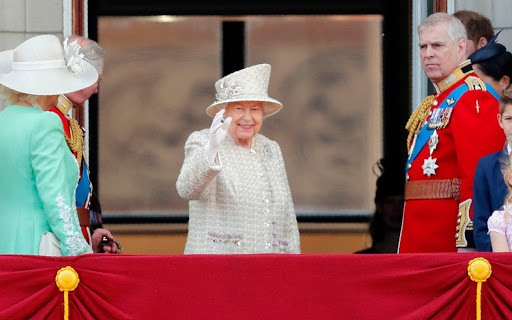 Không phải Nữ hoàng Anh, đây mới là đương kim nữ vương được người hâm mộ phát cuồng với phong cách phá vỡ mọi chuẩn mực hoàng gia - Ảnh 17.