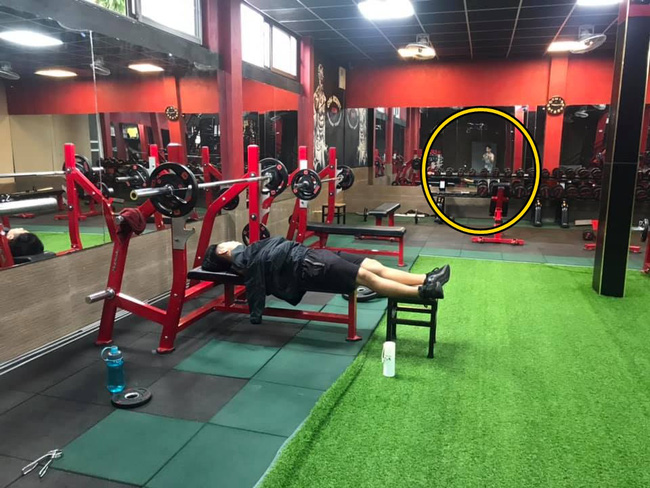 Bức ảnh chồng ngủ trong phòng tập gym bị vợ phát hiện và sự thật do nam chính tiết lộ - Ảnh 3.