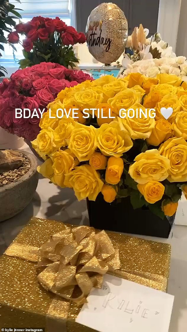 Bên trong tiệc sinh nhật xa xỉ trên phi cơ 72.8 triệu USD của Kylie Jenner - Ảnh 6.