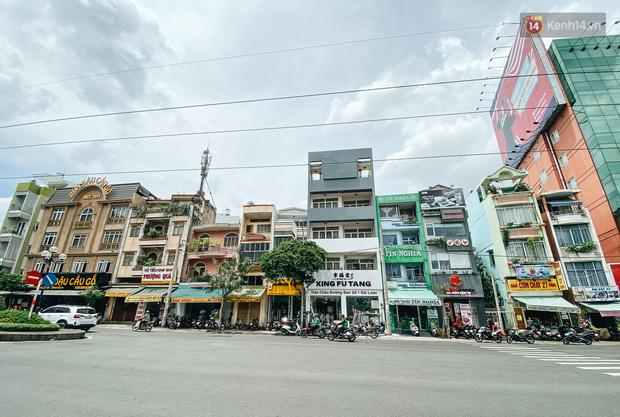 Hơn nửa năm đóng cửa vì dịch Covid-19, giá thuê mặt bằng trên đường Phan Xích Long vẫn chưa hạ nhiệt - Ảnh 2.