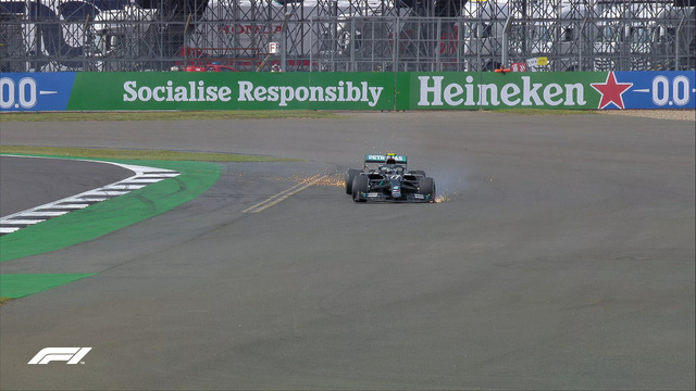 Đua xe F1: Nổ lốp ở vòng đua cuối, Lewis Hamilton vẫn về nhất tại Silverstone - Ảnh 7.