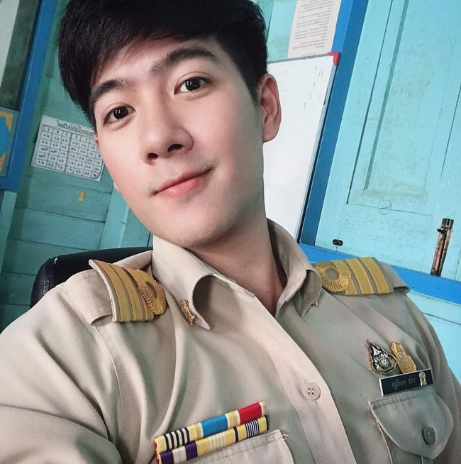 Anh chàng người Việt cực phẩm mới nổi trên Tiktok làm cảnh sát Hoàng gia Thái Lan kiêm giảng viên tại đại học Chiang Mai khiến bao người truy lùng danh tính - Ảnh 2.