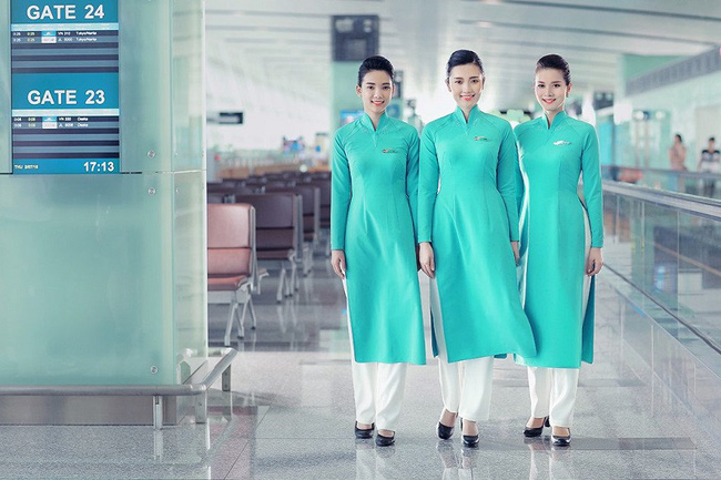 Trải qua 5 lần thay đổi đồng phục tiếp viên, Vietnam Airlines từng lọt Top 10 trang phục hàng không đẹp nhất thế giới và được nhận xét là ngày càng tinh tế, dịu dàng - Ảnh 7.