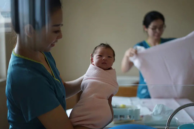 Khi phụ nữ Trung Quốc mất quyền tự do sinh đẻ: Ngay cả việc mang thai cũng phải xếp hàng và hậu quả khôn lường nếu như dám sinh sớm - Ảnh 6.