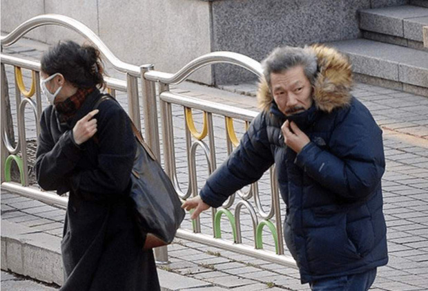 Vụ ngoại tình chấn động cả xứ Hàn: Đạo diễn U60 bỏ vợ theo nàng thơ 18+ đáng tuổi con, tiểu tam trơ trẽn thách thức bà cả - Ảnh 4.