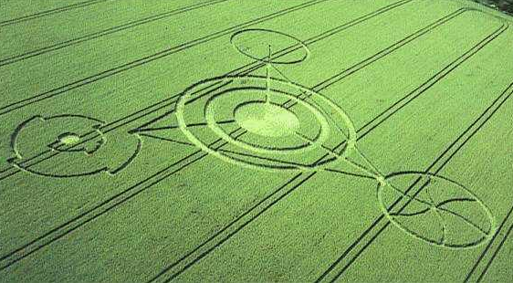 Khám phá bí ẩn Crop Circle - những vòng tròn tuyệt tác được cho là của người ngoài hành tinh - Ảnh 1.
