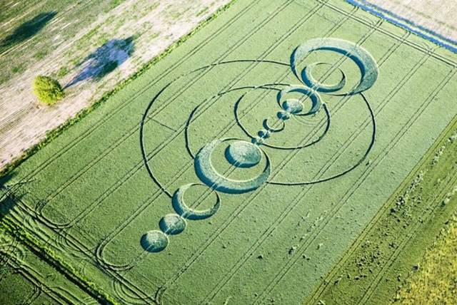 Khám phá bí ẩn Crop Circle - những vòng tròn tuyệt tác được cho là của người ngoài hành tinh - Ảnh 12.