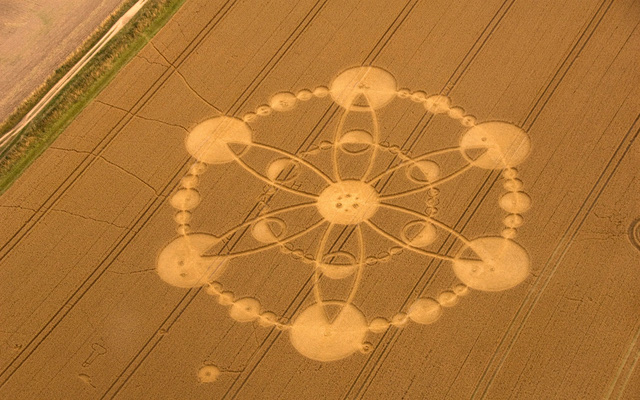 Khám phá bí ẩn Crop Circle - những vòng tròn tuyệt tác được cho là của người ngoài hành tinh - Ảnh 15.