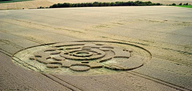 Khám phá bí ẩn Crop Circle - những vòng tròn tuyệt tác được cho là của người ngoài hành tinh - Ảnh 3.