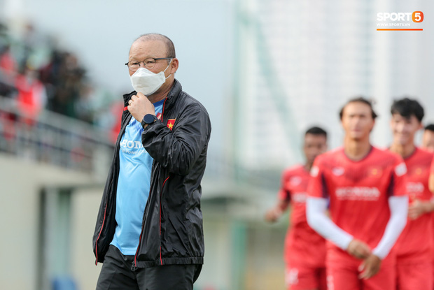 HLV Park Hang-seo được vinh danh đặc biệt, tuyển thủ Việt Nam gạ thầy khao to - Ảnh 2.