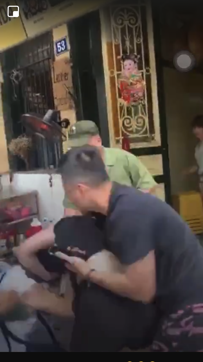 HOT: Lộ clip Lưu Đê Ly và antifan ẩu đả, giật tóc trên phố Hàng Buồm - Ảnh 5.