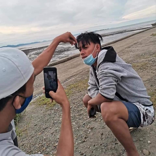 Ra biển còn xách theo người bạn có tâm nhưng chỉ chụp toàn ảnh thảm họa, ai ngờ lại chiếm spotlight trên mạng - Ảnh 3. Ra biển còn xách theo người bạn có tâm nhưng chỉ chụp toàn ảnh thảm họa, ai ngờ lại chiếm spotlight trên mạng - Ảnh 3.