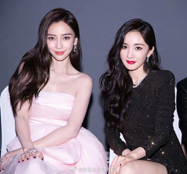 Đôi bạn thân Dương Mịch và Angelababy xuất hiện trong một khung hình nhưng fan lại cãi nhau gay gắt vì lý do muôn thuở - Ảnh 1.