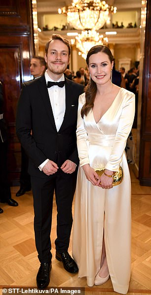 Nữ Thủ tướng trẻ nhất thế giới kết hôn với bạn trai từ năm 18 tuổi, vẻ ngoài của cô dâu được khen ngợi hết lời - Ảnh 4.