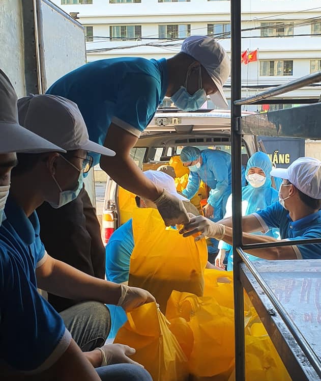 Chàng trai Cơ Tu mất việc, mắc kẹt ở Đà Nẵng với 100.000 đồng... lần đầu biết cảm giác hạnh phúc là thế nào! - Ảnh 10.