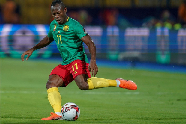 BLV b&oacute;ng đ&aacute; Trung Quốc bị sa thải sau khi cảm ơn Covid-19 v&igrave; đ&atilde; l&acirc;y nhiễm khiến cầu thủ đối phương phải nghỉ thi đấu - Ảnh 1.