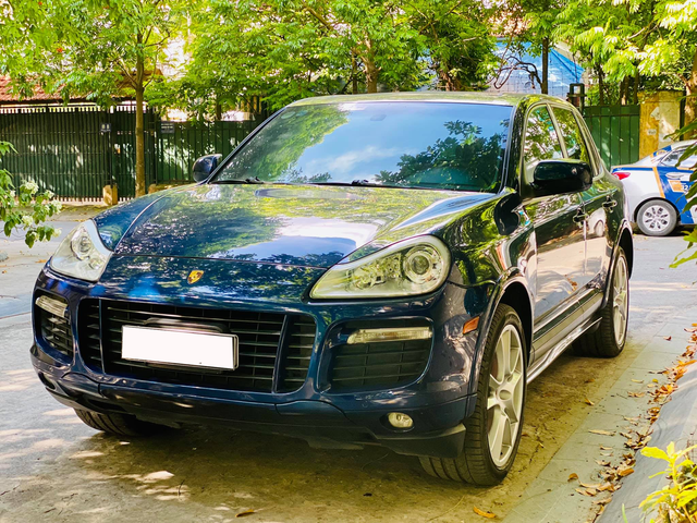 Qua thời đỉnh cao, Porsche Cayenne xuống giá hơn 700 triệu, rẻ ngang Toyota Corolla Cross bản tiêu chuẩn - Ảnh 1.