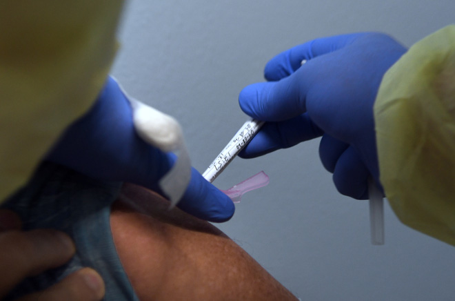 Công bố giá bán vắc-xin COVID-19 triển vọng nhất nước Mỹ: 860.000 đồng mỗi liều, mỗi người phải tiêm 2 mũi - Ảnh 2.