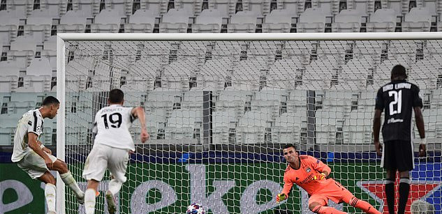 Lập siêu phẩm, phá kỷ lục, nhưng Ronaldo vẫn phải nhìn đội nhà bay khỏi Champions League - Ảnh 2.