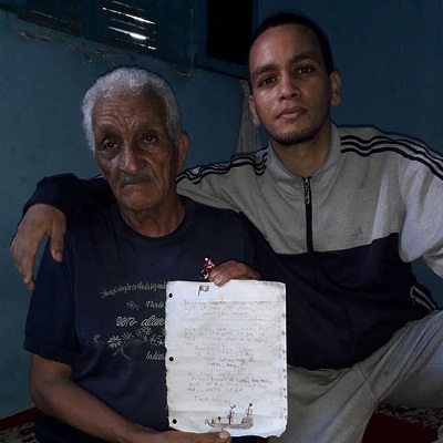 Ly kỳ chiếc chai chu du hơn 6.000 km từ Mỹ sang Maroc - Ảnh 2. Ly kỳ chiếc chai chu du hơn 6.000 km từ Mỹ sang Maroc - Ảnh 2.